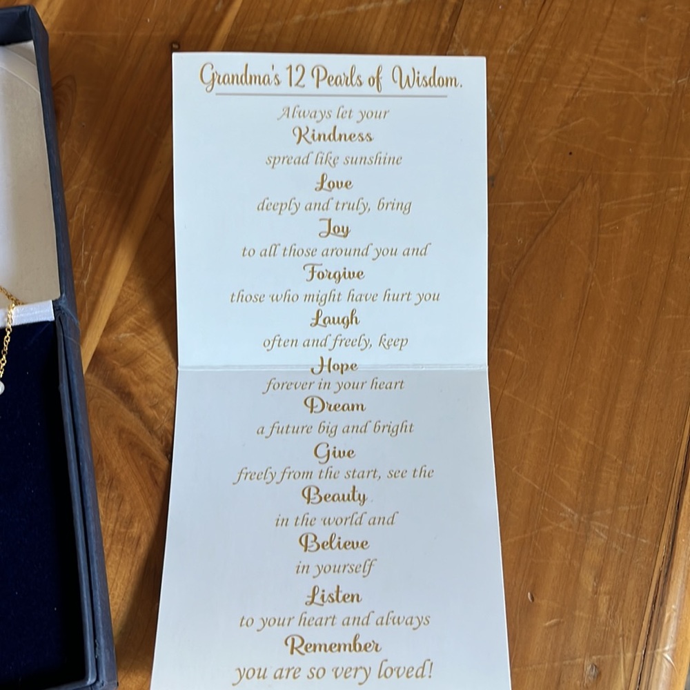 NIB Pearl & Gold Necklace- The Bradford Exchange “Grandma’s 12 Pearls of Wisdom” - Picture 4 of 9